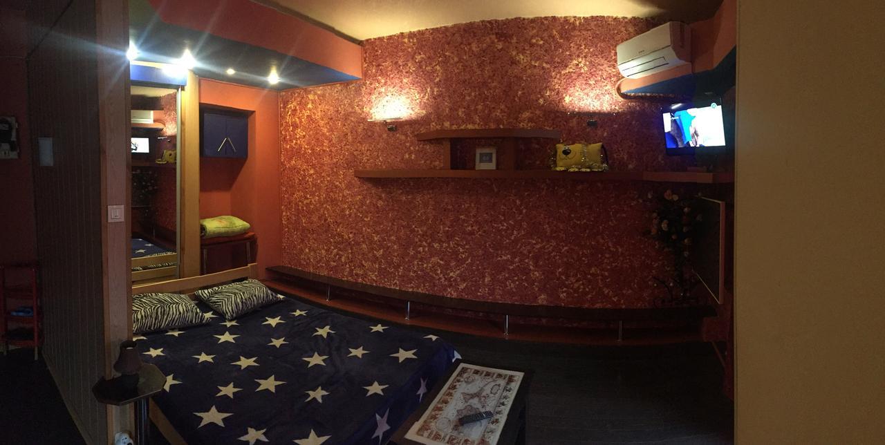 One-Bedroom Apartment On Gagarina 哈尔科夫 外观 照片